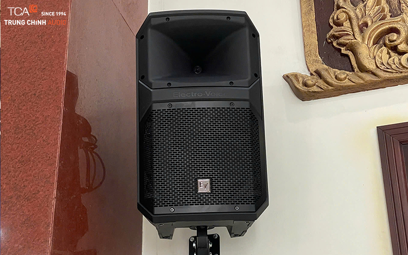 Loa Electro-Voice EVIVA chụp thực tế