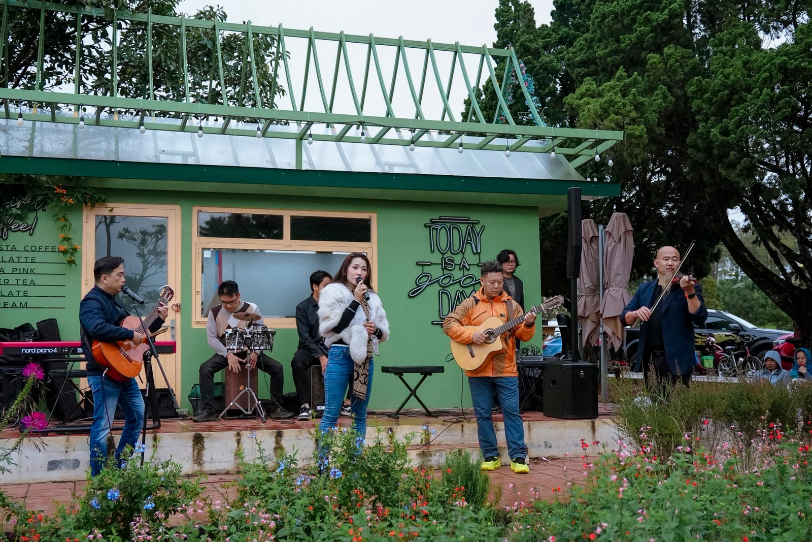 Loa biểu diễn EVOLVE 90 tại chương trình âm nhạc Dalat5am và Innofake