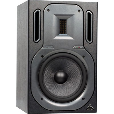 Loa Behringer B3031A