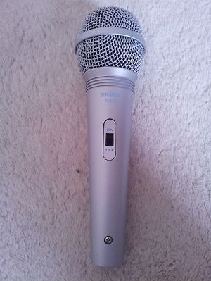 Micro có dây cầm tay điện động Shure RS35