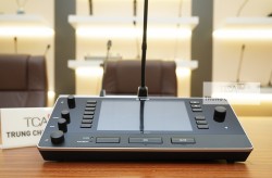 Bàn thông dịch Bosch DCNM-IDESKVID