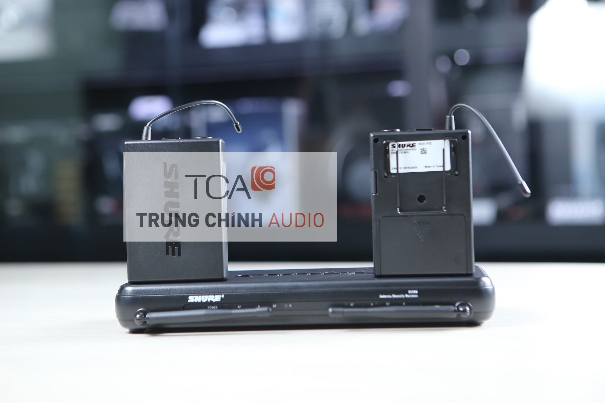 Micro không dây cài áo Shure SVX188E/CVL-P12